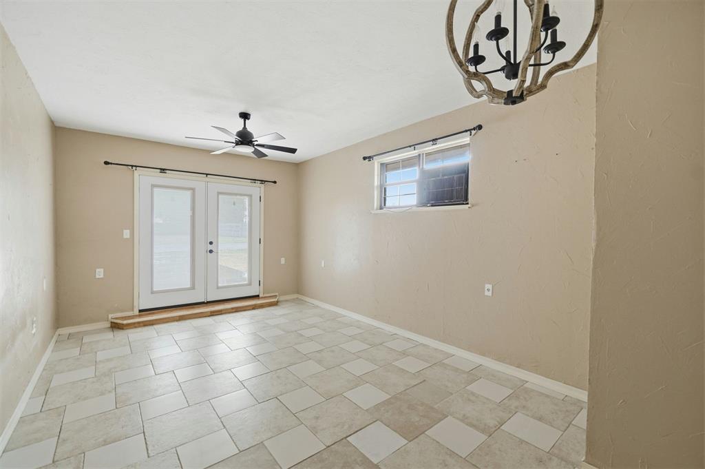 916 N Byers Avenue Property Photo 15