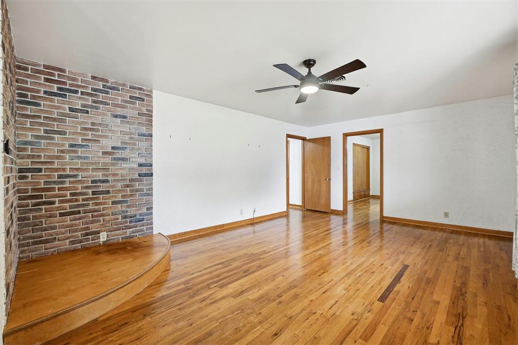 916 N Byers Avenue Property Photo 18