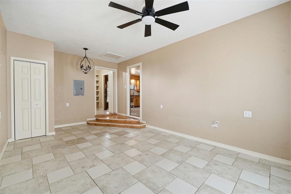 916 N Byers Avenue Property Photo 20