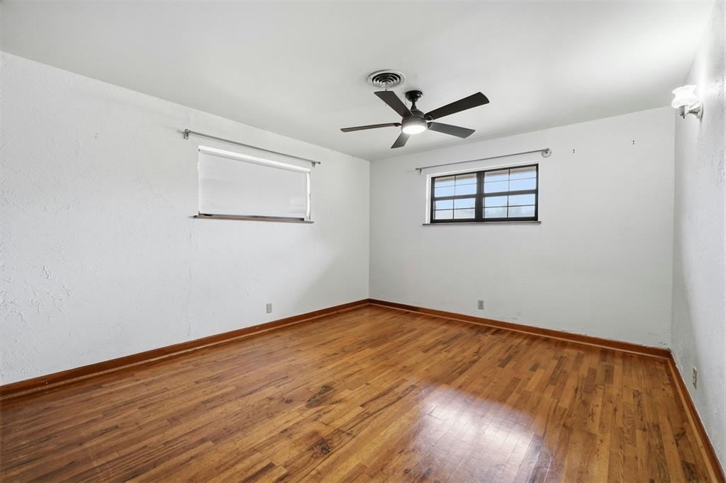 916 N Byers Avenue Property Photo 28