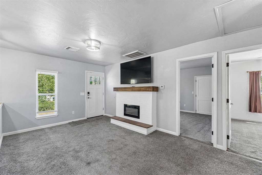 703 S Dewey Avenue Property Photo 1