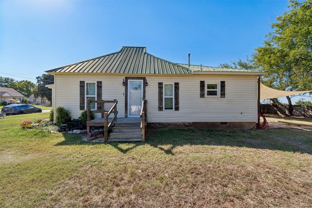 703 S Dewey Avenue Property Photo 3