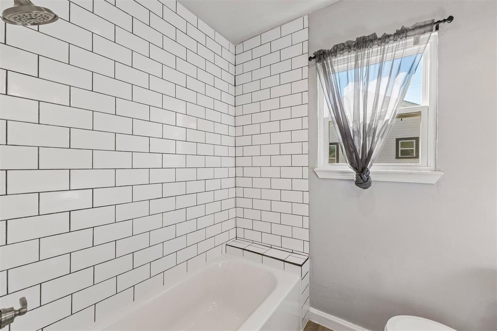 703 S Dewey Avenue Property Photo 7