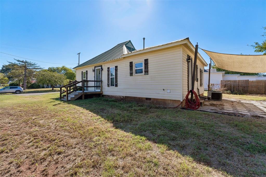 703 S Dewey Avenue Property Photo 14