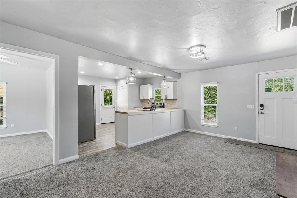 703 S Dewey Avenue Property Photo 15
