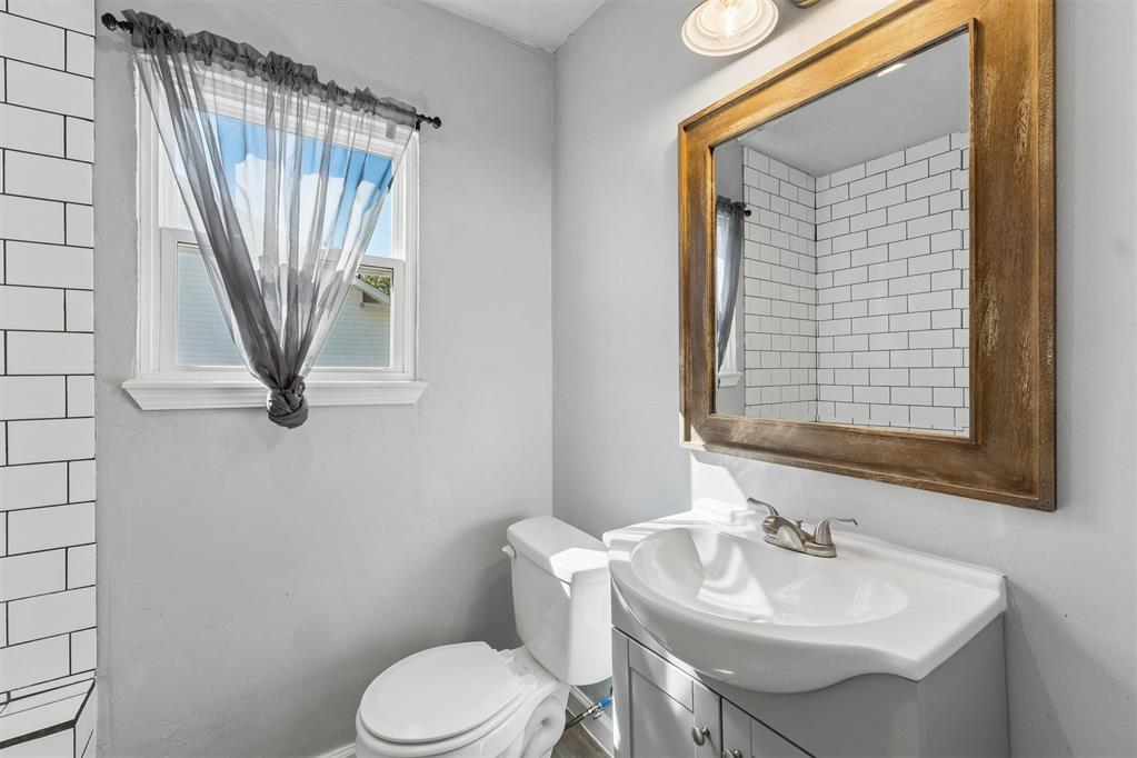 703 S Dewey Avenue Property Photo 25