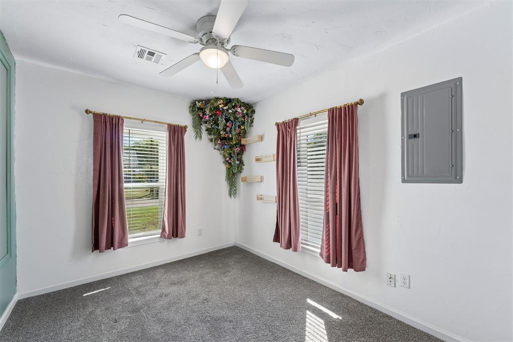703 S Dewey Avenue Property Photo 29