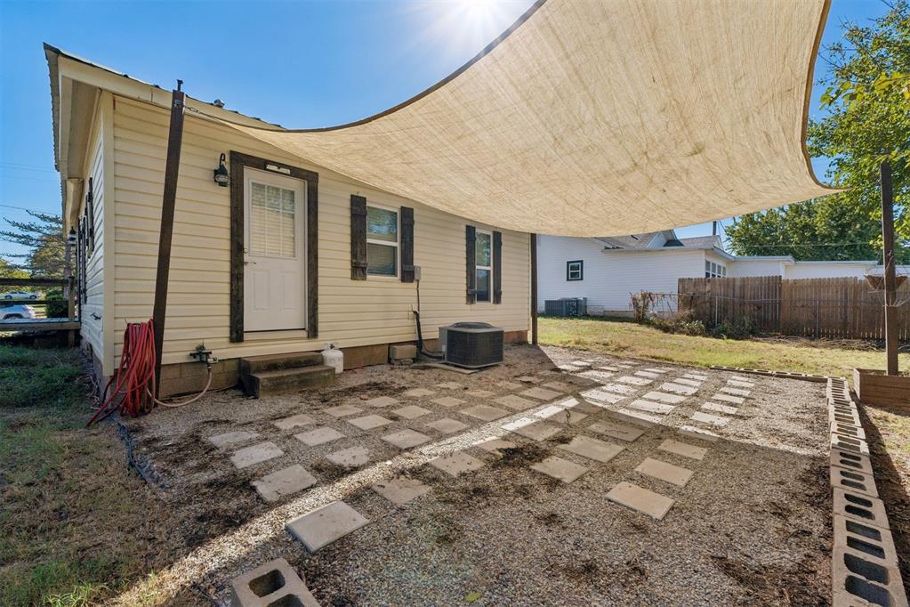 703 S Dewey Avenue Property Photo 32