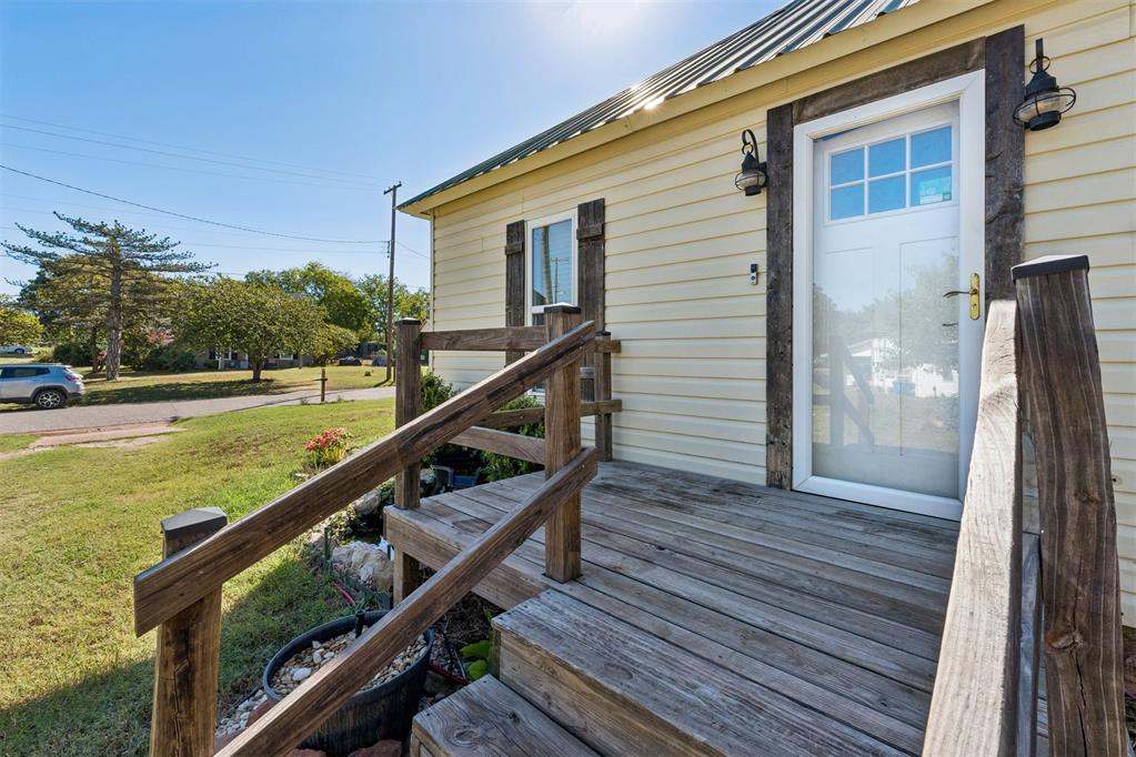 703 S Dewey Avenue Property Photo 38