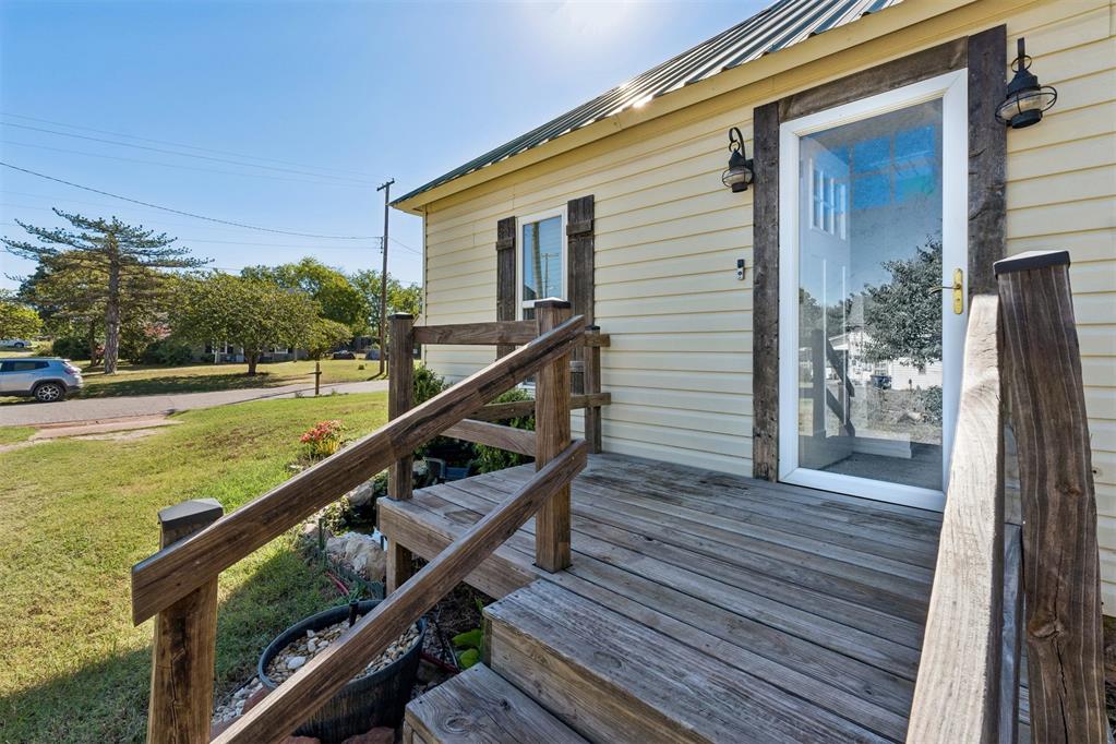 703 S Dewey Avenue Property Photo 39