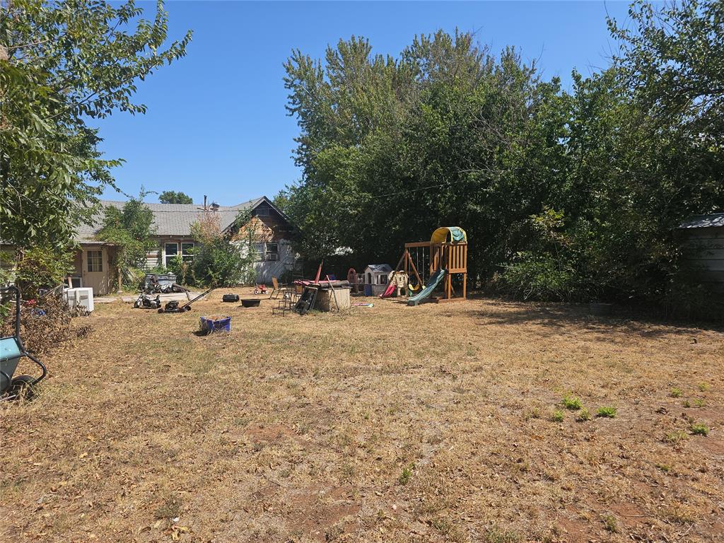 408 W Main Street Property Photo 6
