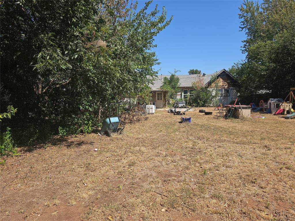 408 W Main Street Property Photo 7