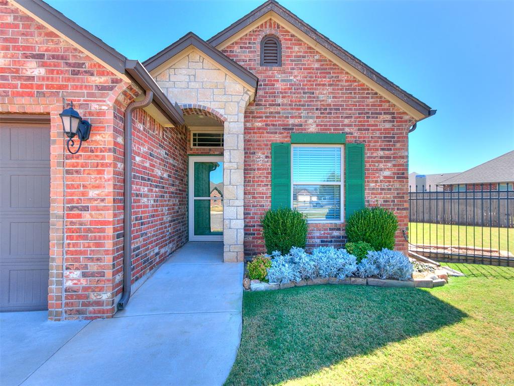 324 Golden Leaf Court Property Photo 2