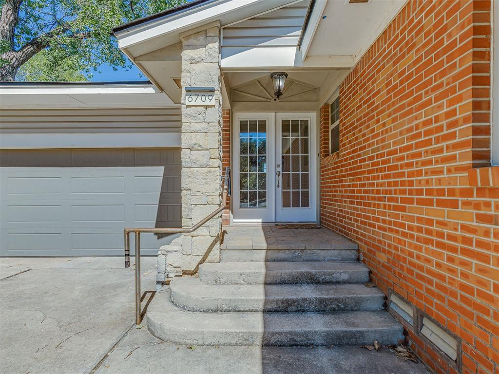 6709 Nw 34th Street Property Photo 4