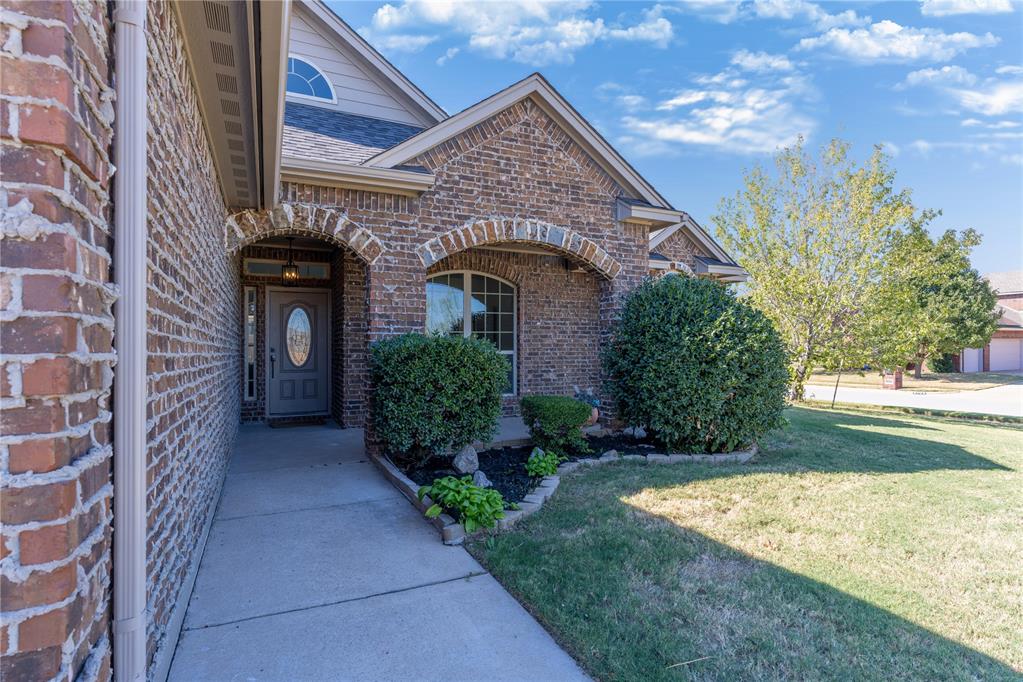 8729 Ally Way Property Photo 3