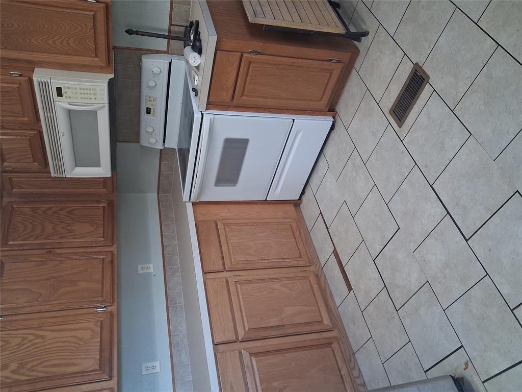 21154 E 1130 Road Property Photo 9