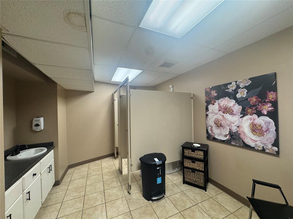 3401 N May Avenue Property Photo 7
