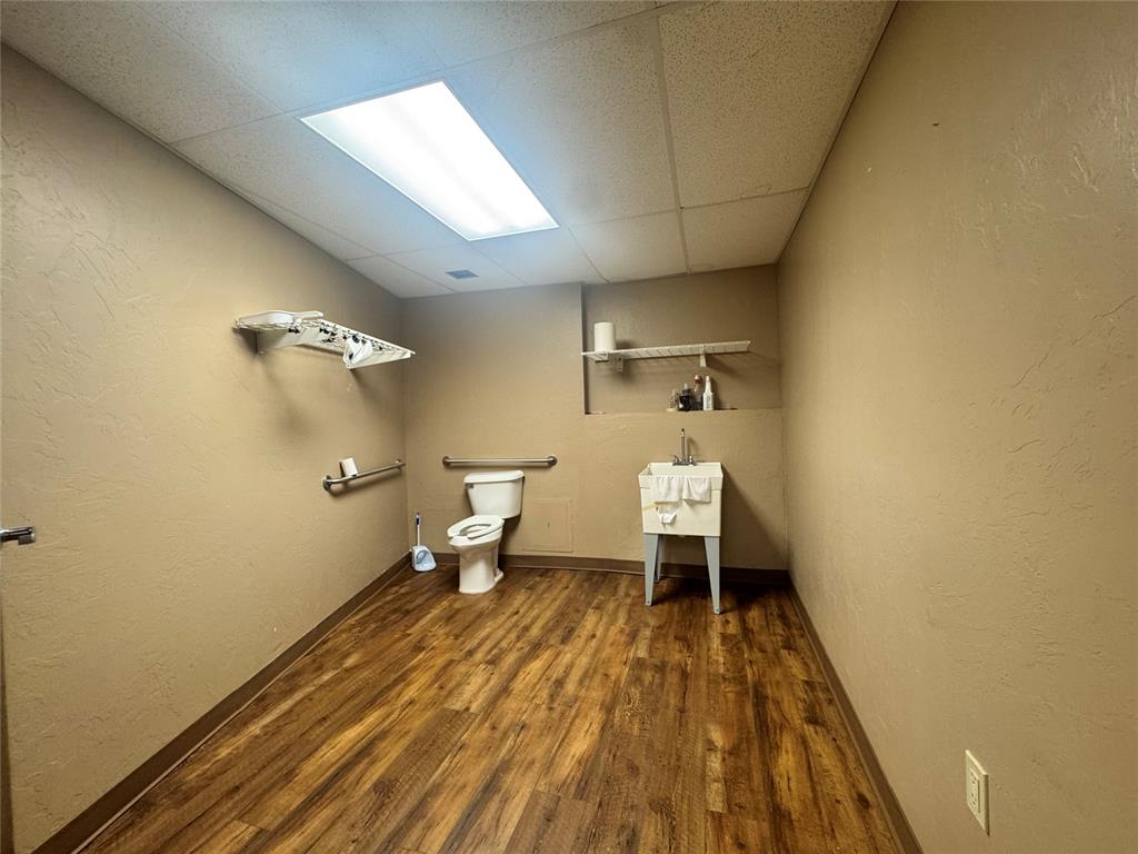 3401 N May Avenue Property Photo 11