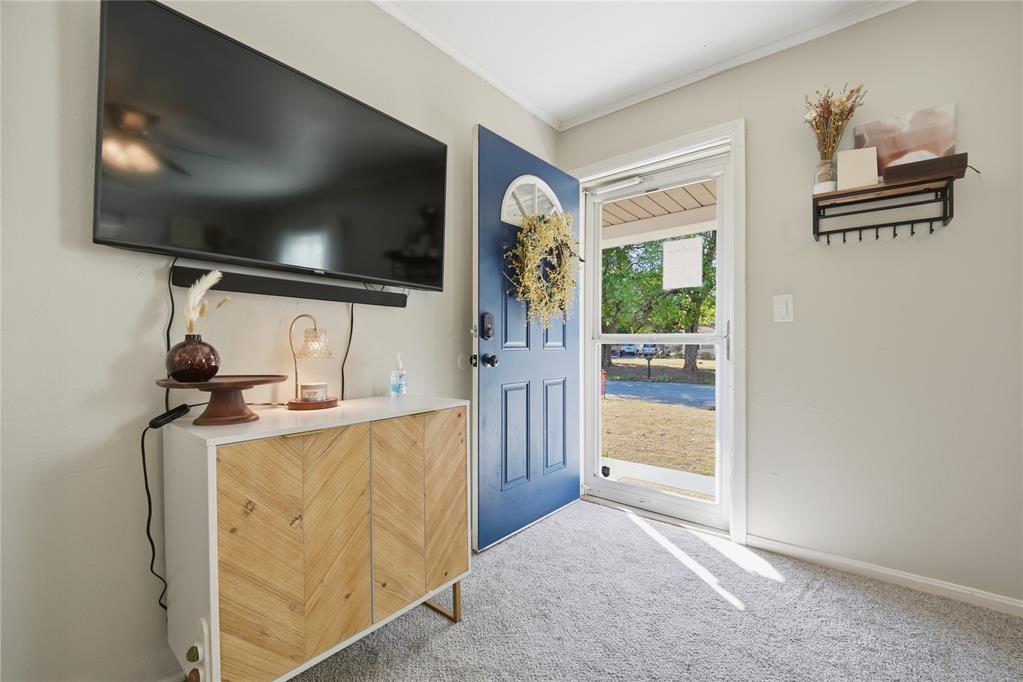 1109 E Oak Street Property Photo 4