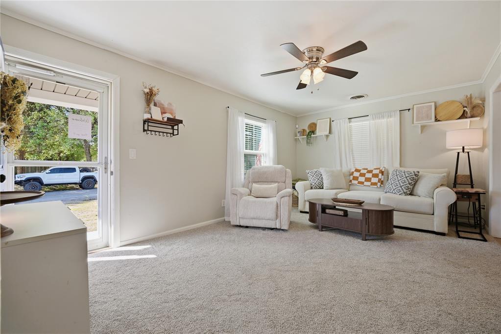 1109 E Oak Street Property Photo 5