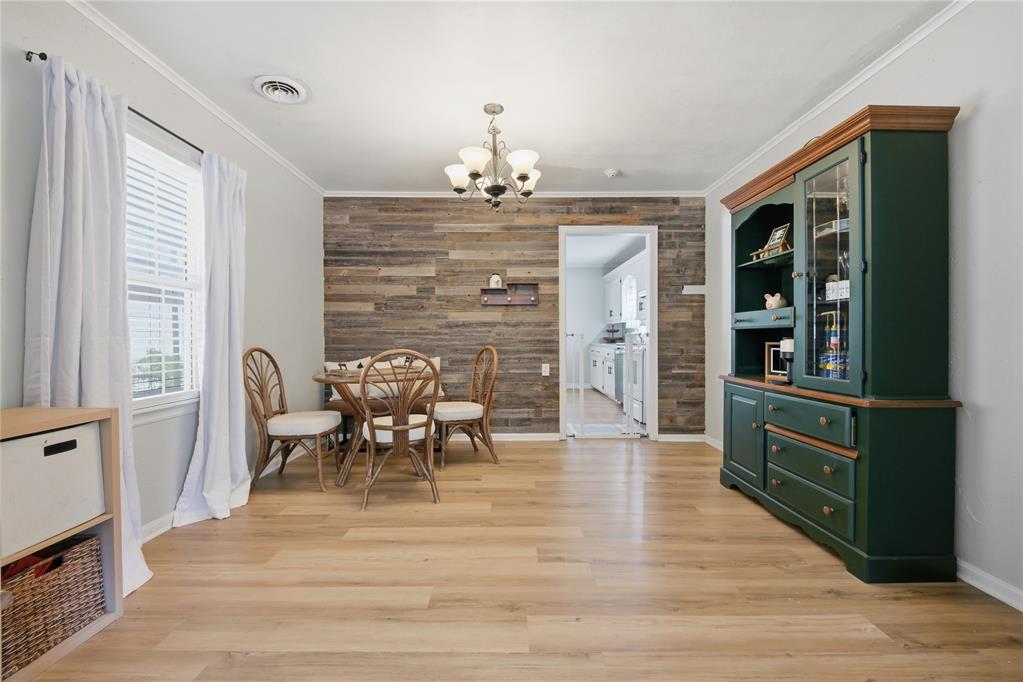 1109 E Oak Street Property Photo 7