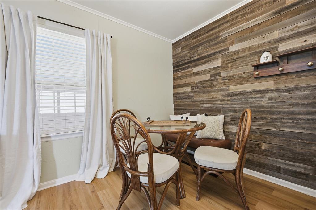 1109 E Oak Street Property Photo 8