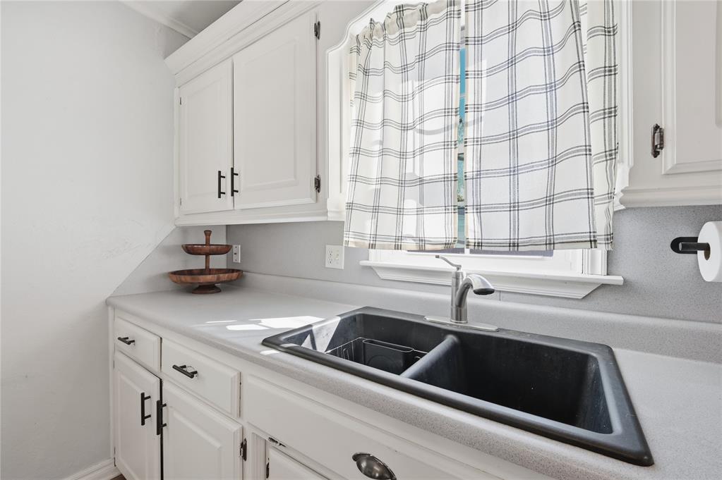 1109 E Oak Street Property Photo 12