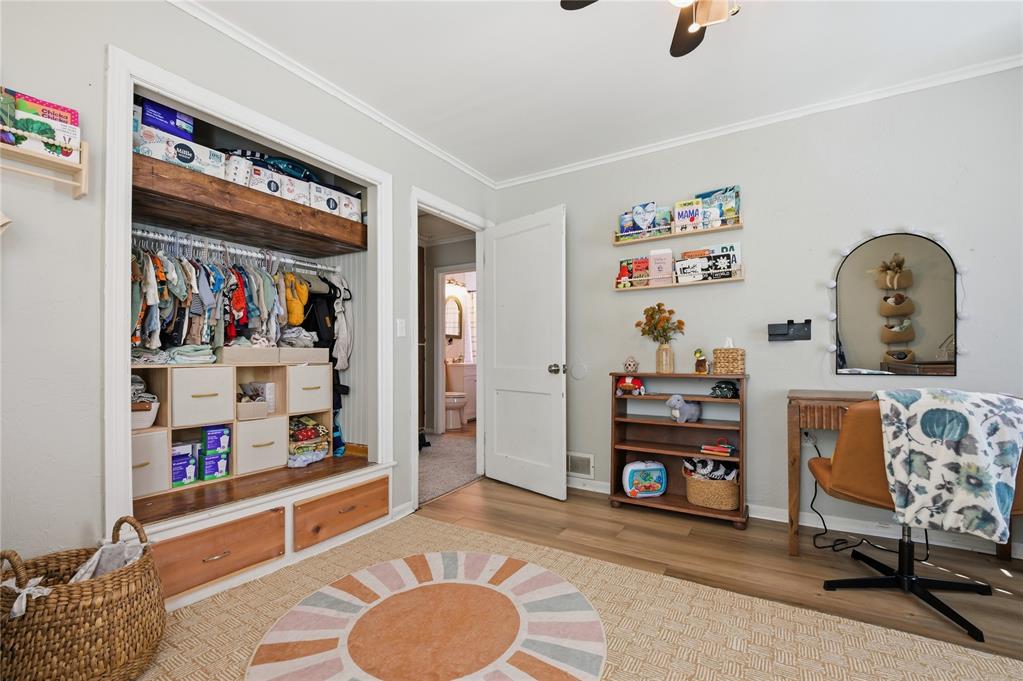 1109 E Oak Street Property Photo 15