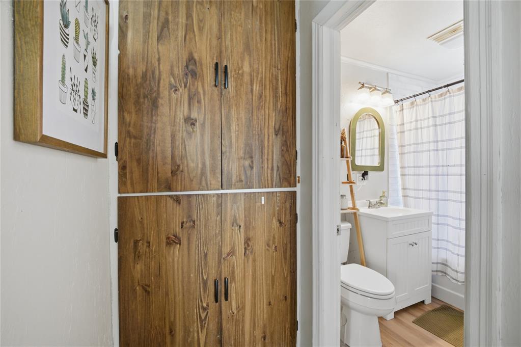 1109 E Oak Street Property Photo 16
