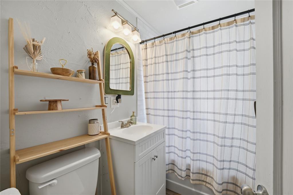 1109 E Oak Street Property Photo 17