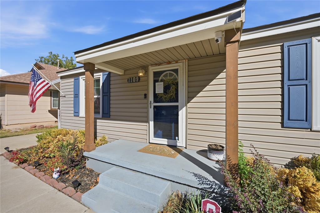 1109 E Oak Street Property Photo 23