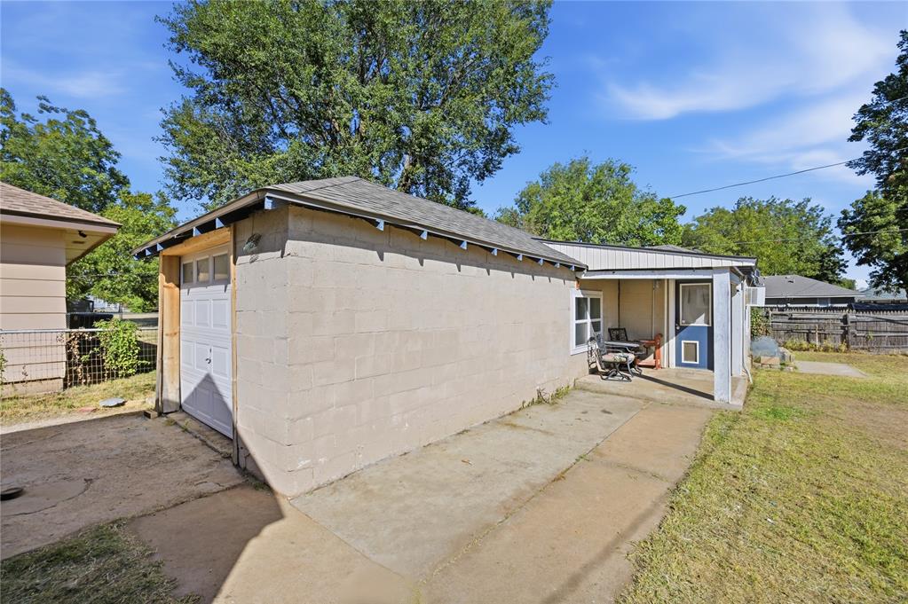 1109 E Oak Street Property Photo 26