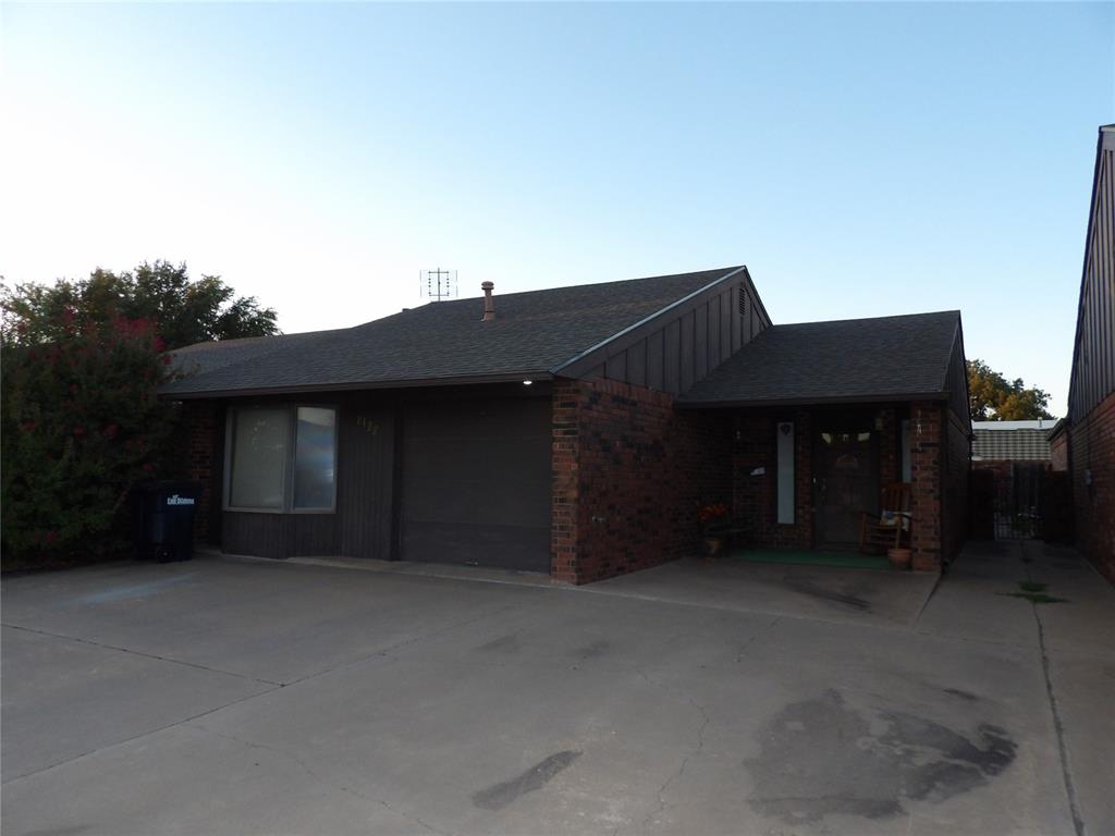 2122 Camelot Drive Property Photo 1