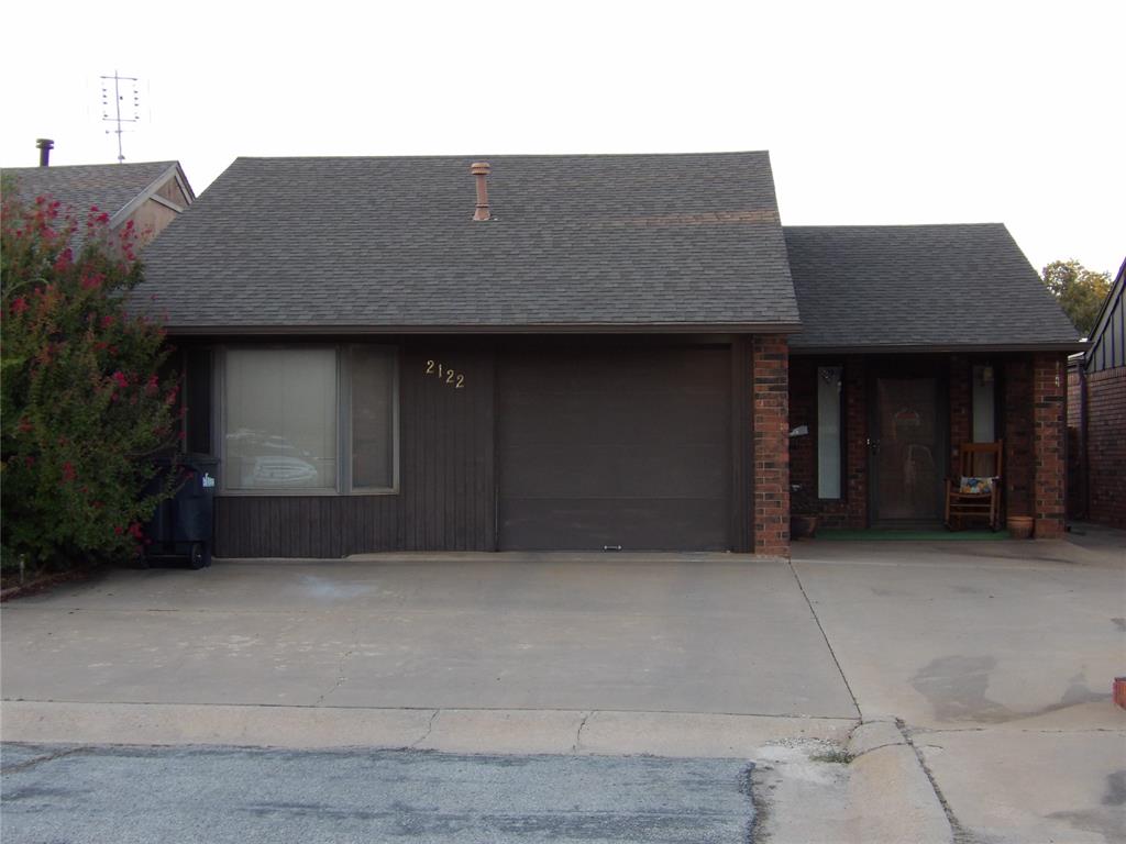 2122 Camelot Drive Property Photo 2
