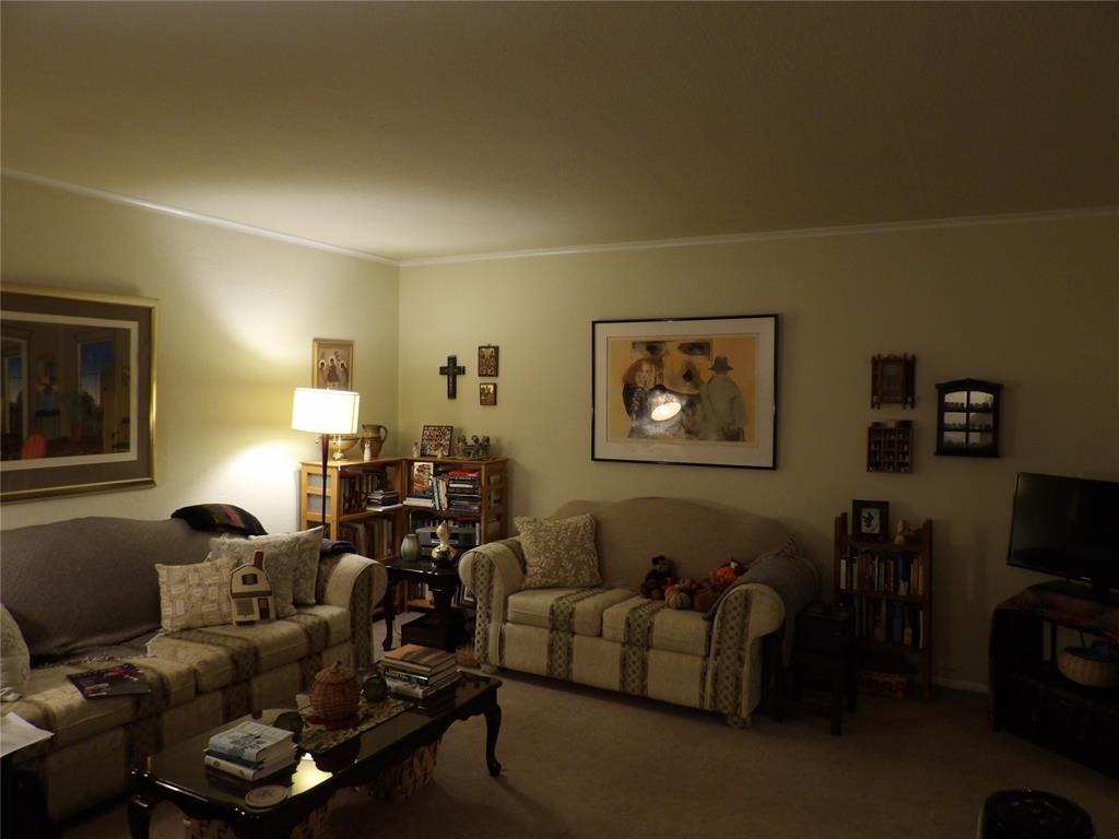 2122 Camelot Drive Property Photo 5
