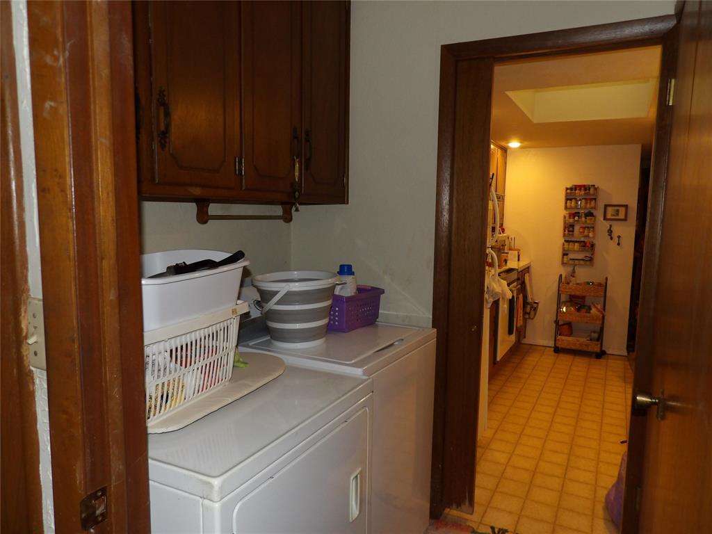 2122 Camelot Drive Property Photo 7