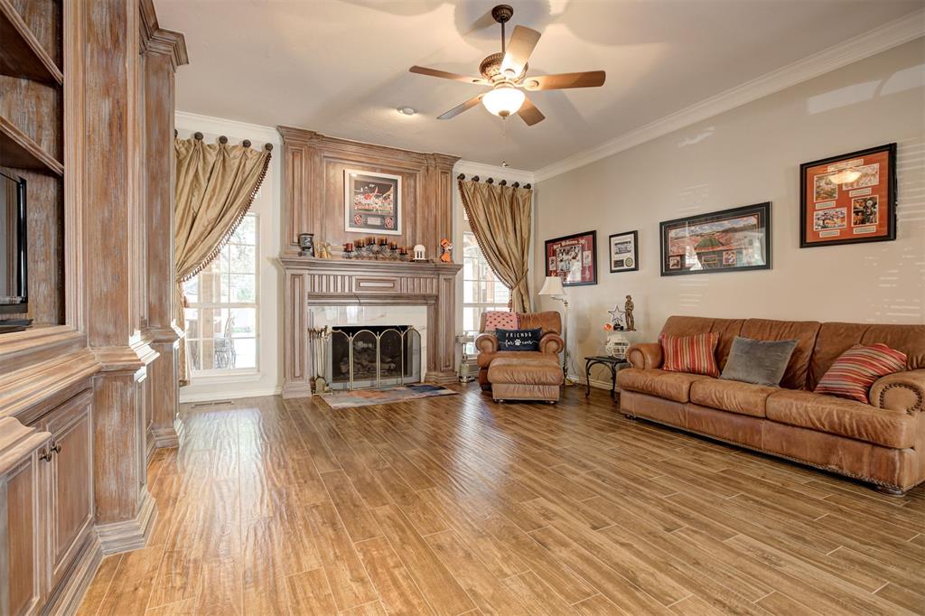1823 Oak Forest Drive Property Photo 8