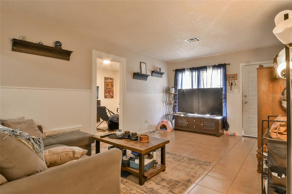 1009 N Farra Drive Property Photo 5