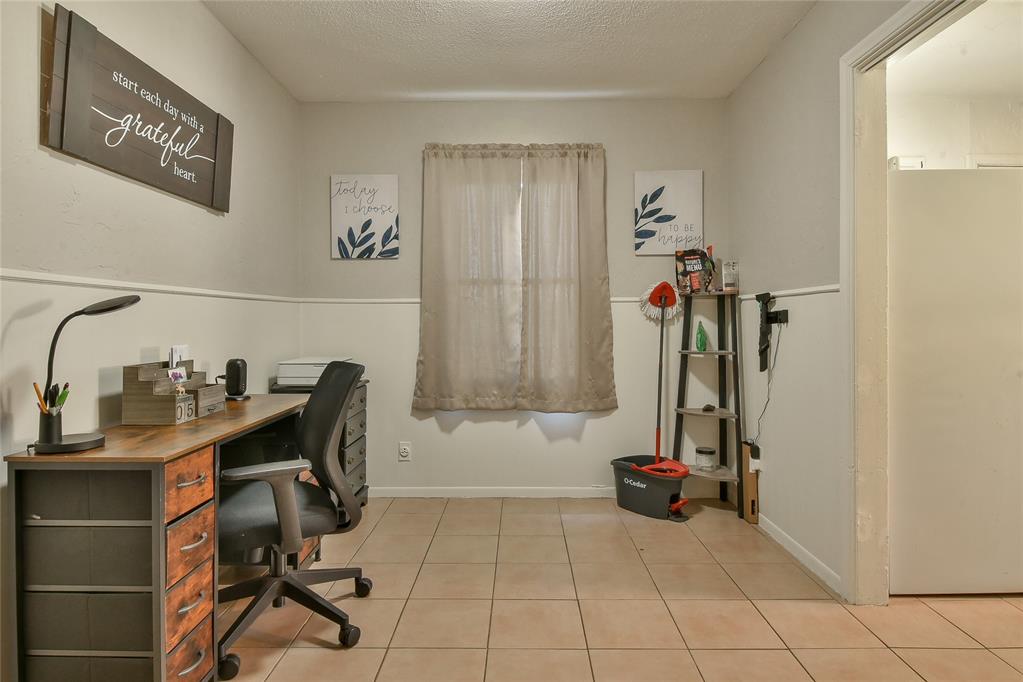 1009 N Farra Drive Property Photo 6