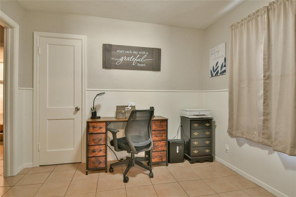 1009 N Farra Drive Property Photo 7