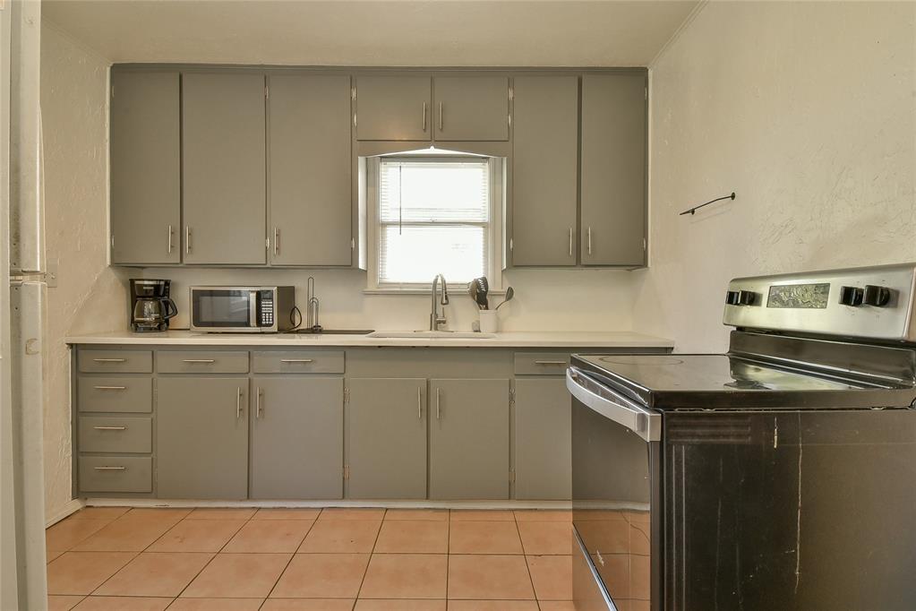 1009 N Farra Drive Property Photo 8