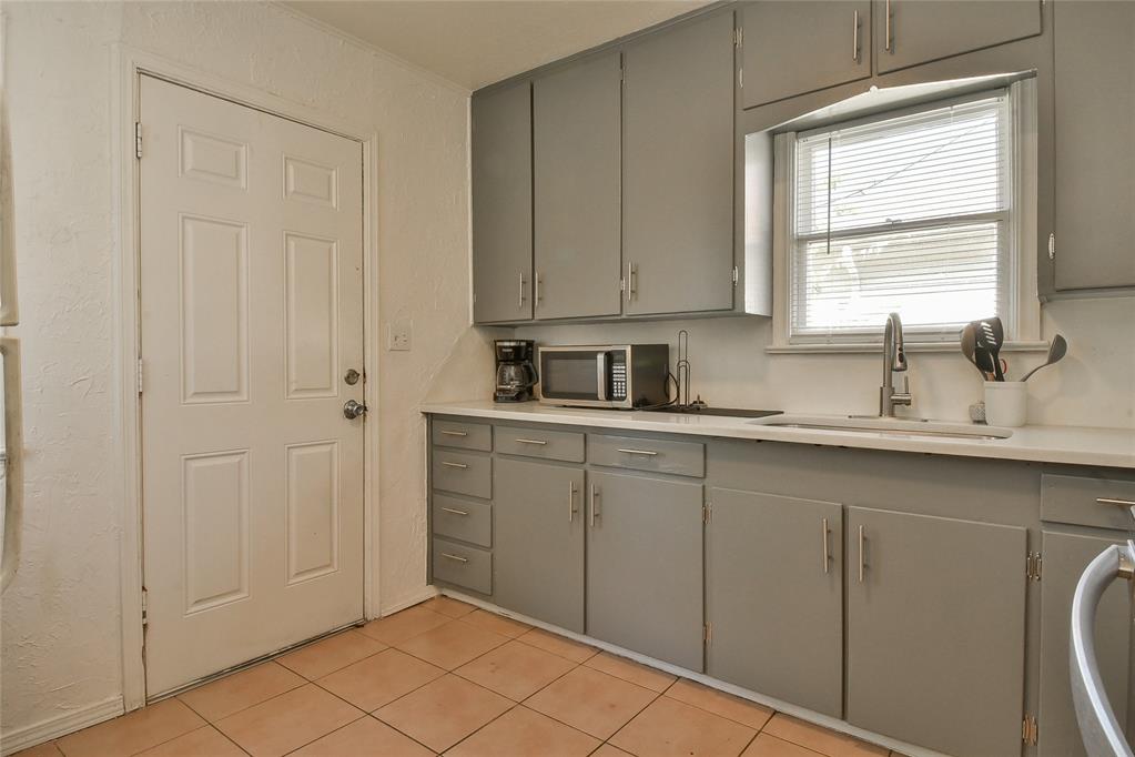 1009 N Farra Drive Property Photo 9