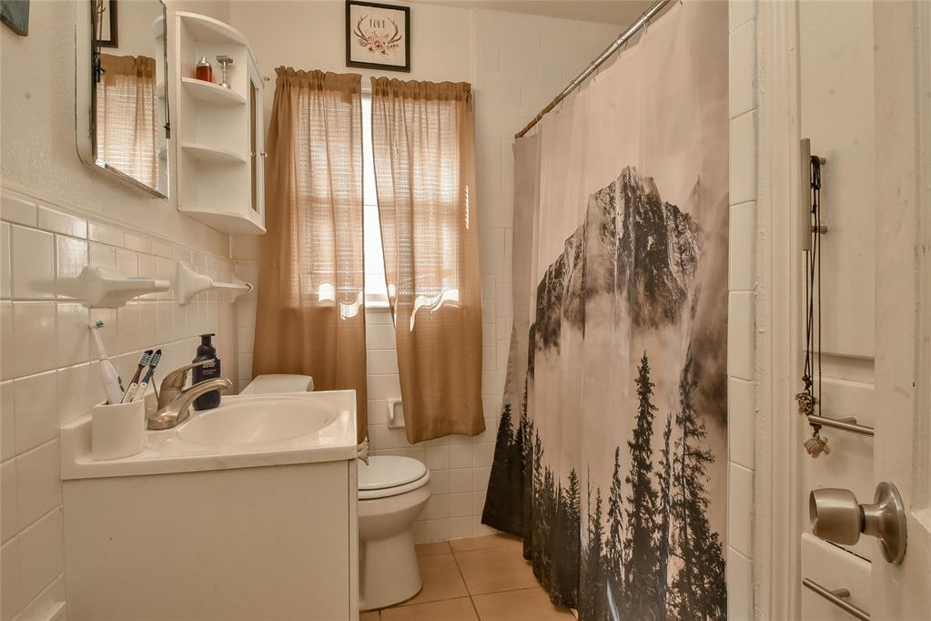 1009 N Farra Drive Property Photo 13