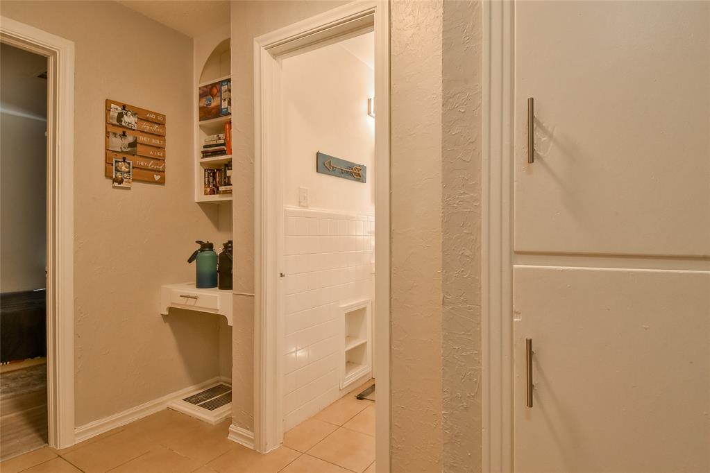 1009 N Farra Drive Property Photo 14