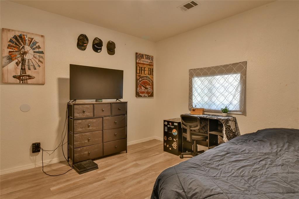 1009 N Farra Drive Property Photo 16
