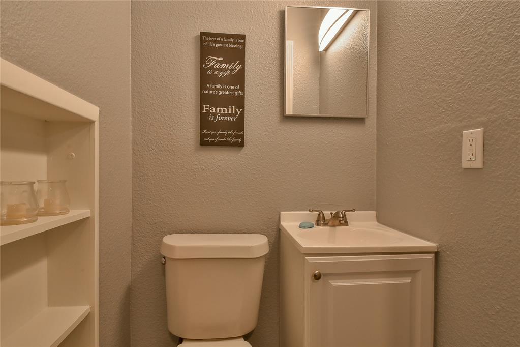 1009 N Farra Drive Property Photo 17