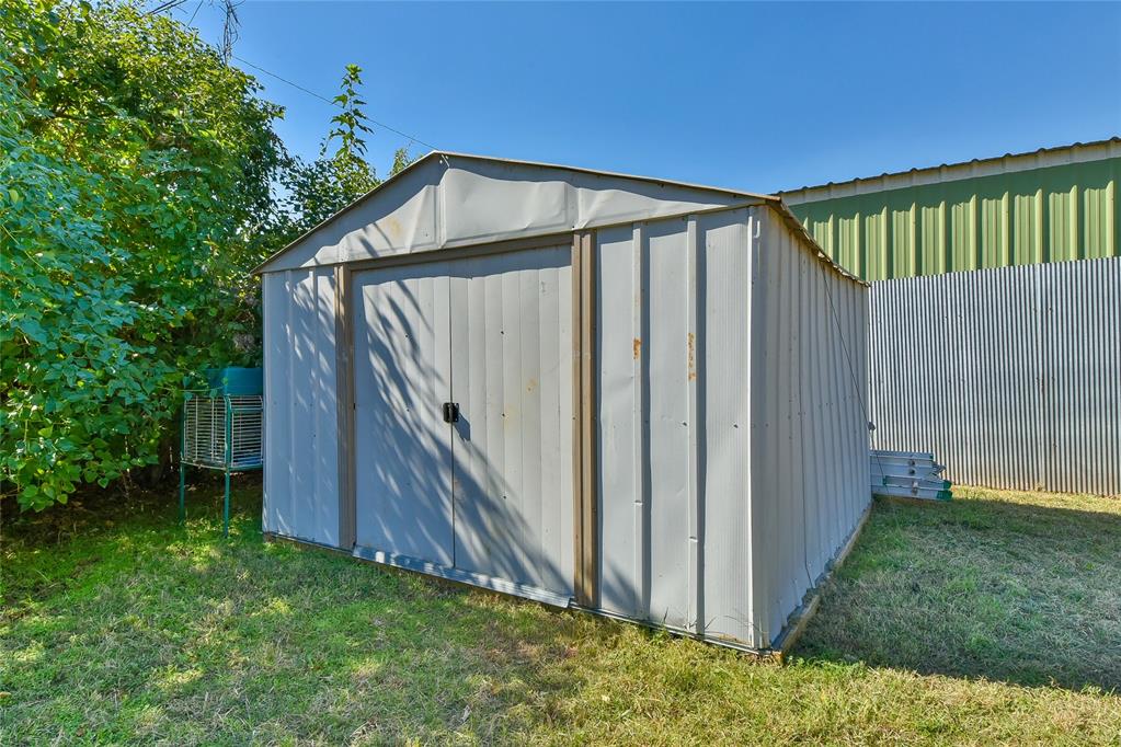 1009 N Farra Drive Property Photo 20