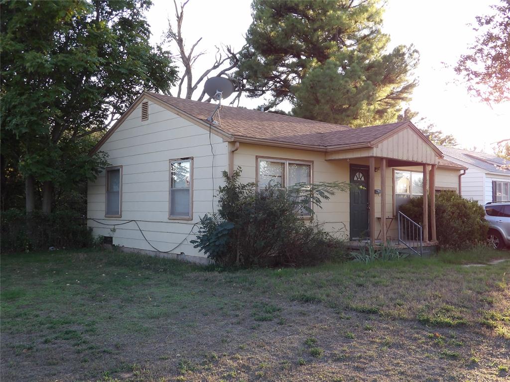 305 W Hickory Avenue Property Photo 2