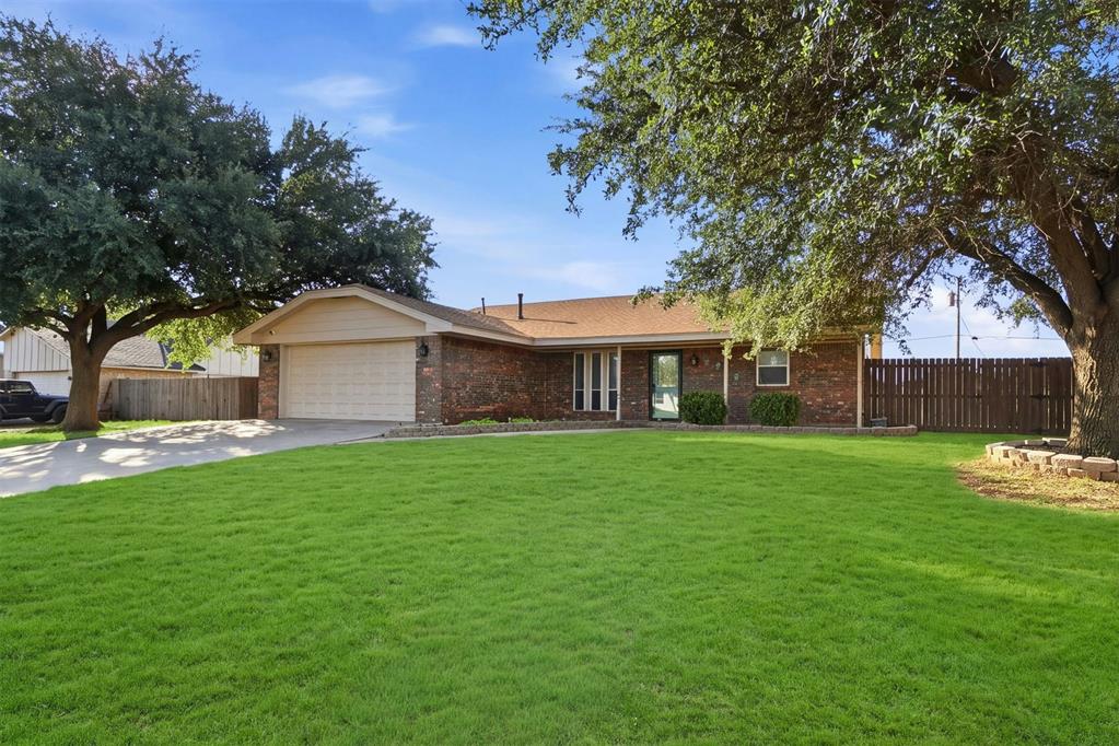 1208 S Trail Drive Property Photo 2