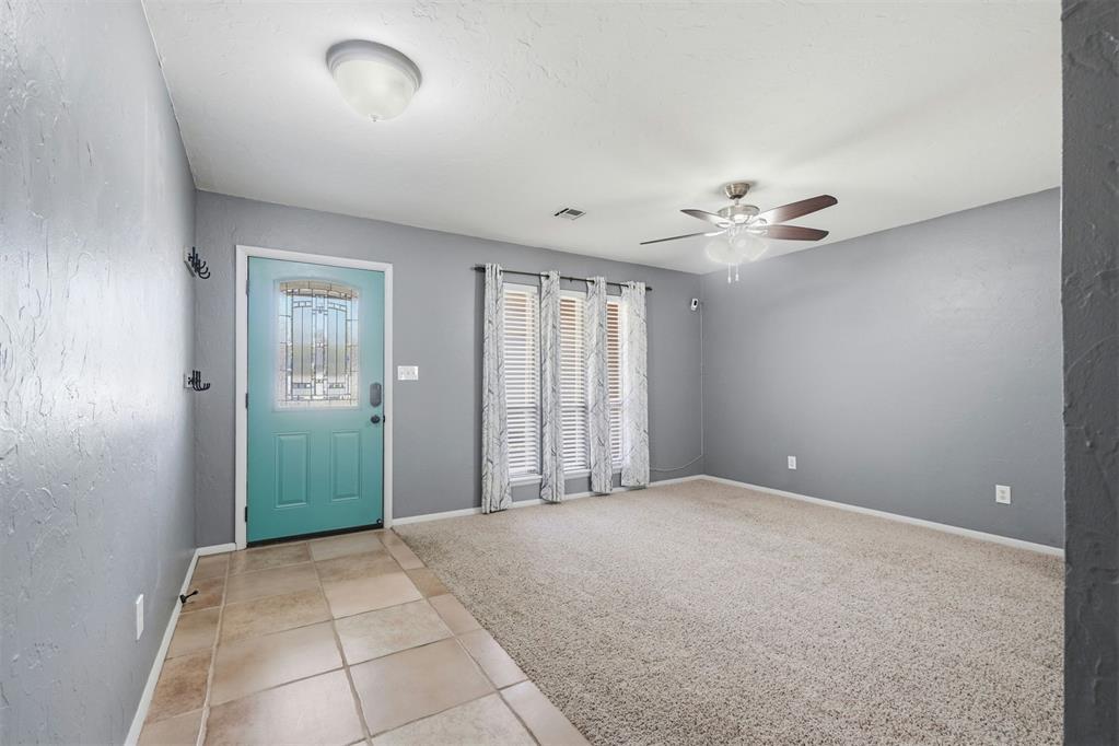 1208 S Trail Drive Property Photo 4